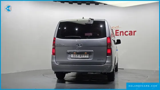 HYUNDAI STAREX 5-SEATER VAN