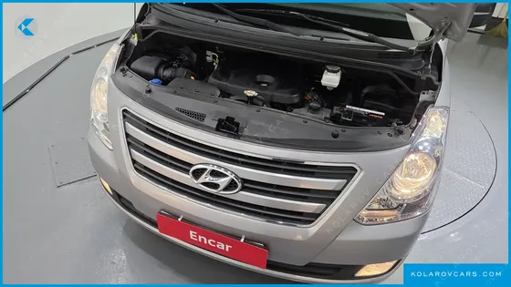 HYUNDAI STAREX 5-SEATER VAN