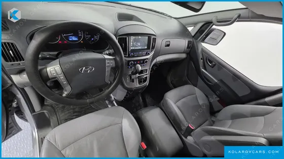 HYUNDAI STAREX 5-SEATER VAN