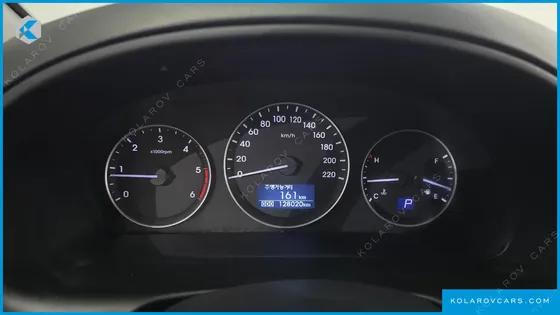 HYUNDAI STAREX 5-SEATER VAN