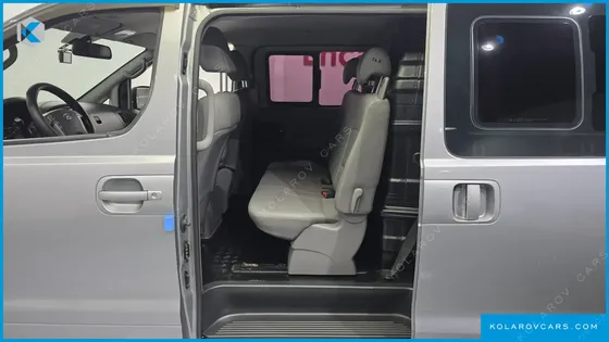 HYUNDAI STAREX 5-SEATER VAN
