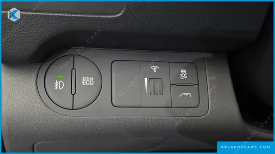 HYUNDAI STAREX 5-SEATER VAN