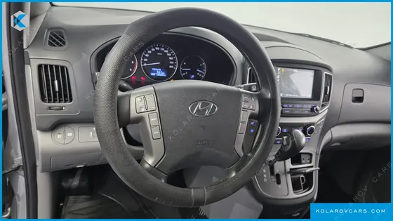 HYUNDAI STAREX 5-SEATER VAN