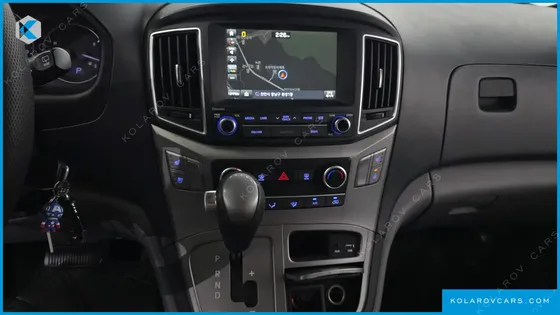HYUNDAI STAREX 5-SEATER VAN