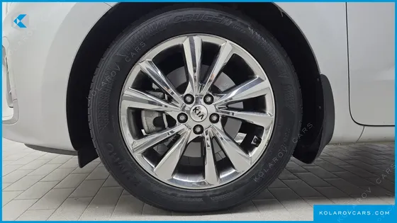 KIA CARNIVAL 9-SEATER PRSTIGE
