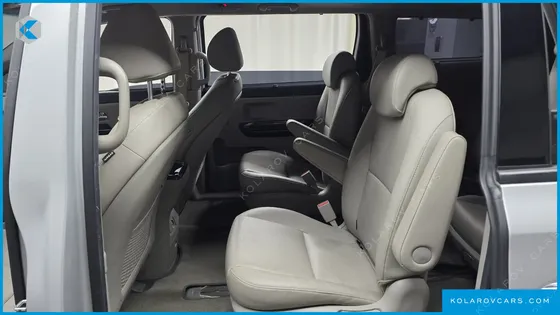 KIA CARNIVAL 9-SEATER PRSTIGE