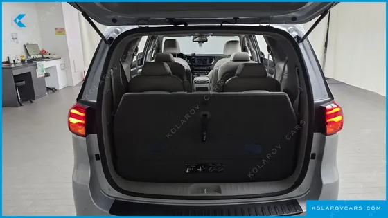 KIA CARNIVAL 9-SEATER PRSTIGE