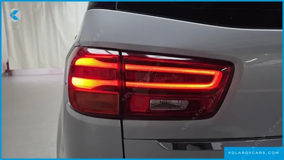 KIA CARNIVAL 9-SEATER PRSTIGE