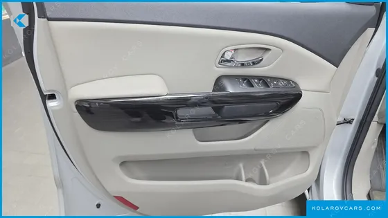 KIA CARNIVAL 9-SEATER PRSTIGE