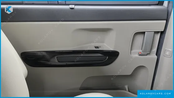 KIA CARNIVAL 9-SEATER PRSTIGE