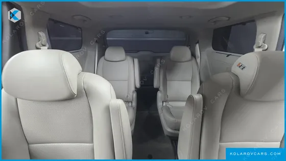 KIA CARNIVAL 9-SEATER PRSTIGE