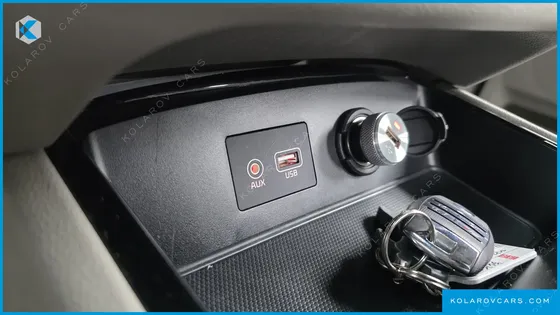 KIA CARNIVAL 9-SEATER PRSTIGE