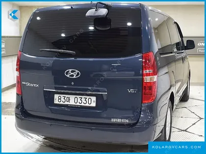 HYUNDAI STAREX 5-SEATER VAN