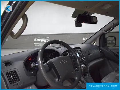HYUNDAI STAREX 5-SEATER VAN