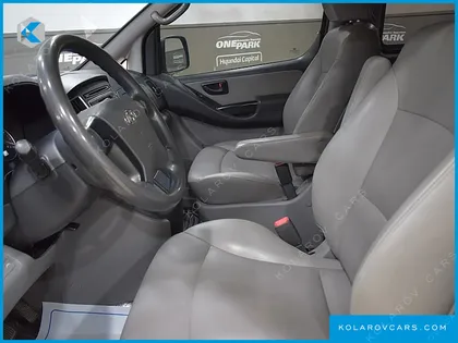 HYUNDAI STAREX 5-SEATER VAN