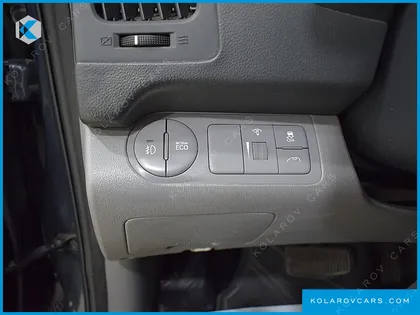 HYUNDAI STAREX 5-SEATER VAN