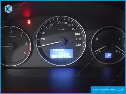 HYUNDAI STAREX 5-SEATER VAN