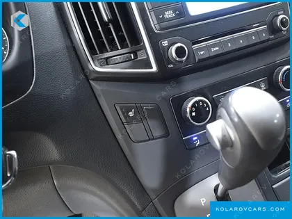HYUNDAI STAREX 5-SEATER VAN