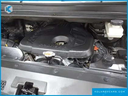 HYUNDAI STAREX 5-SEATER VAN