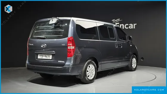 HYUNDAI STAREX 5-SEATER VAN