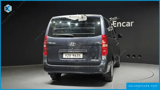 HYUNDAI STAREX 5-SEATER VAN