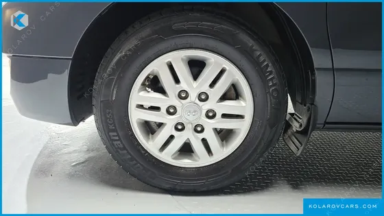 HYUNDAI STAREX 5-SEATER VAN