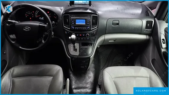 HYUNDAI STAREX 5-SEATER VAN