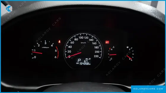 HYUNDAI STAREX 5-SEATER VAN