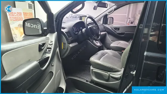 HYUNDAI STAREX 5-SEATER VAN