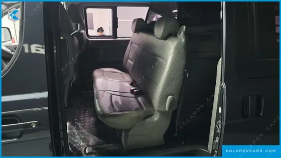 HYUNDAI STAREX 5-SEATER VAN
