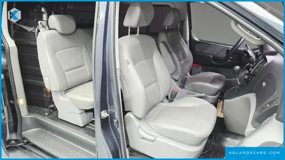 HYUNDAI STAREX 5-SEATER VAN