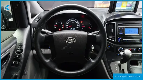 HYUNDAI STAREX 5-SEATER VAN
