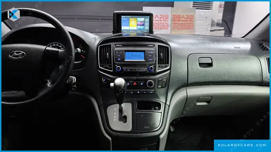 HYUNDAI STAREX 5-SEATER VAN