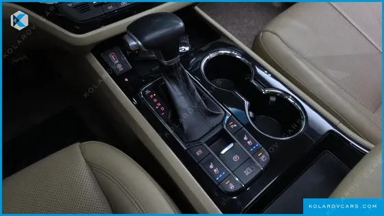 KIA CARNIVAL 7-SEATER LIMOUSINE