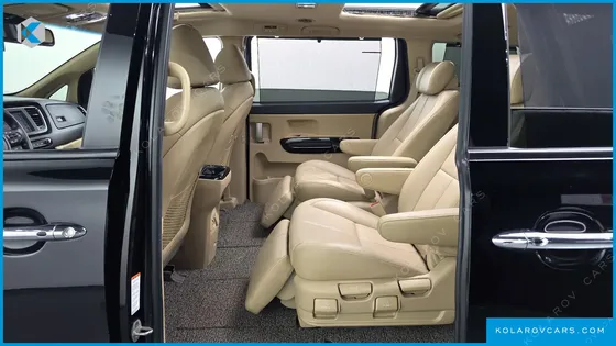 KIA CARNIVAL 7-SEATER LIMOUSINE