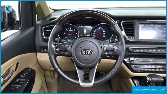 KIA CARNIVAL 7-SEATER LIMOUSINE
