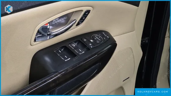 KIA CARNIVAL 7-SEATER LIMOUSINE