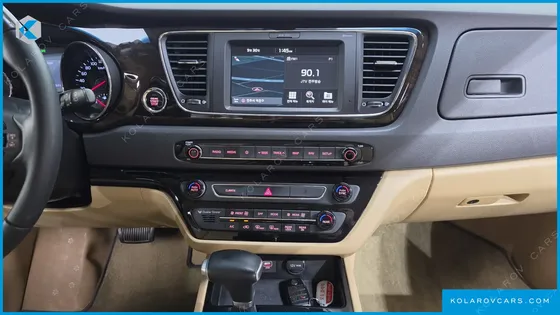 KIA CARNIVAL 7-SEATER LIMOUSINE