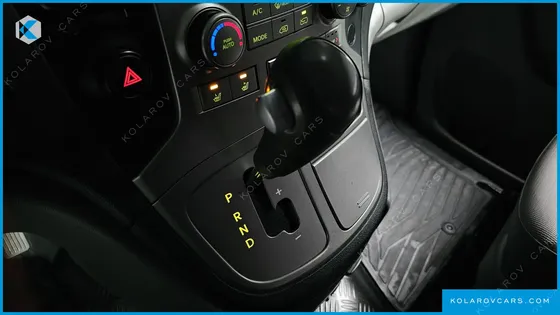 HYUNDAI STAREX 11-SEATER WAGON