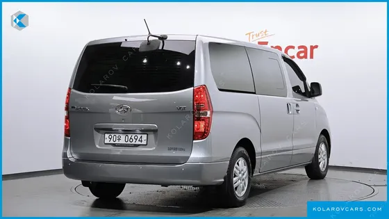 HYUNDAI STAREX 5-SEATER VAN