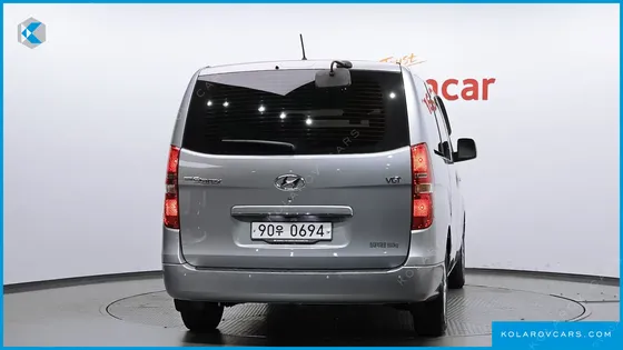 HYUNDAI STAREX 5-SEATER VAN