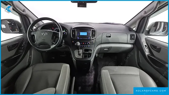 HYUNDAI STAREX 5-SEATER VAN
