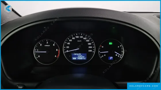 HYUNDAI STAREX 5-SEATER VAN