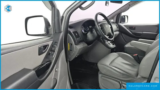 HYUNDAI STAREX 5-SEATER VAN