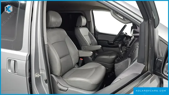 HYUNDAI STAREX 5-SEATER VAN