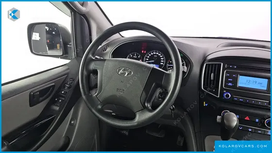 HYUNDAI STAREX 5-SEATER VAN