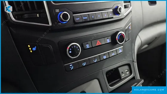 HYUNDAI STAREX 5-SEATER VAN