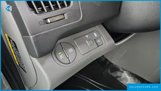 HYUNDAI STAREX 5-SEATER VAN