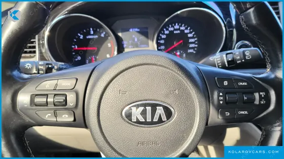 KIA CARNIVAL 9-SEATER PRSTIGE