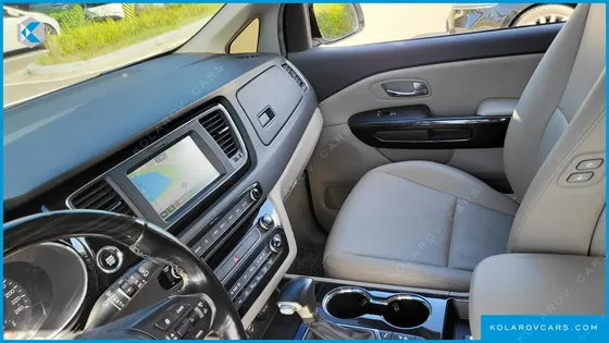 KIA CARNIVAL 9-SEATER PRSTIGE